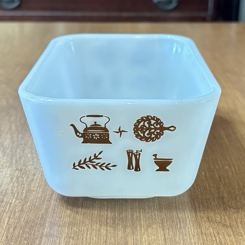 Pyrex ovenware small - pyrex, pint